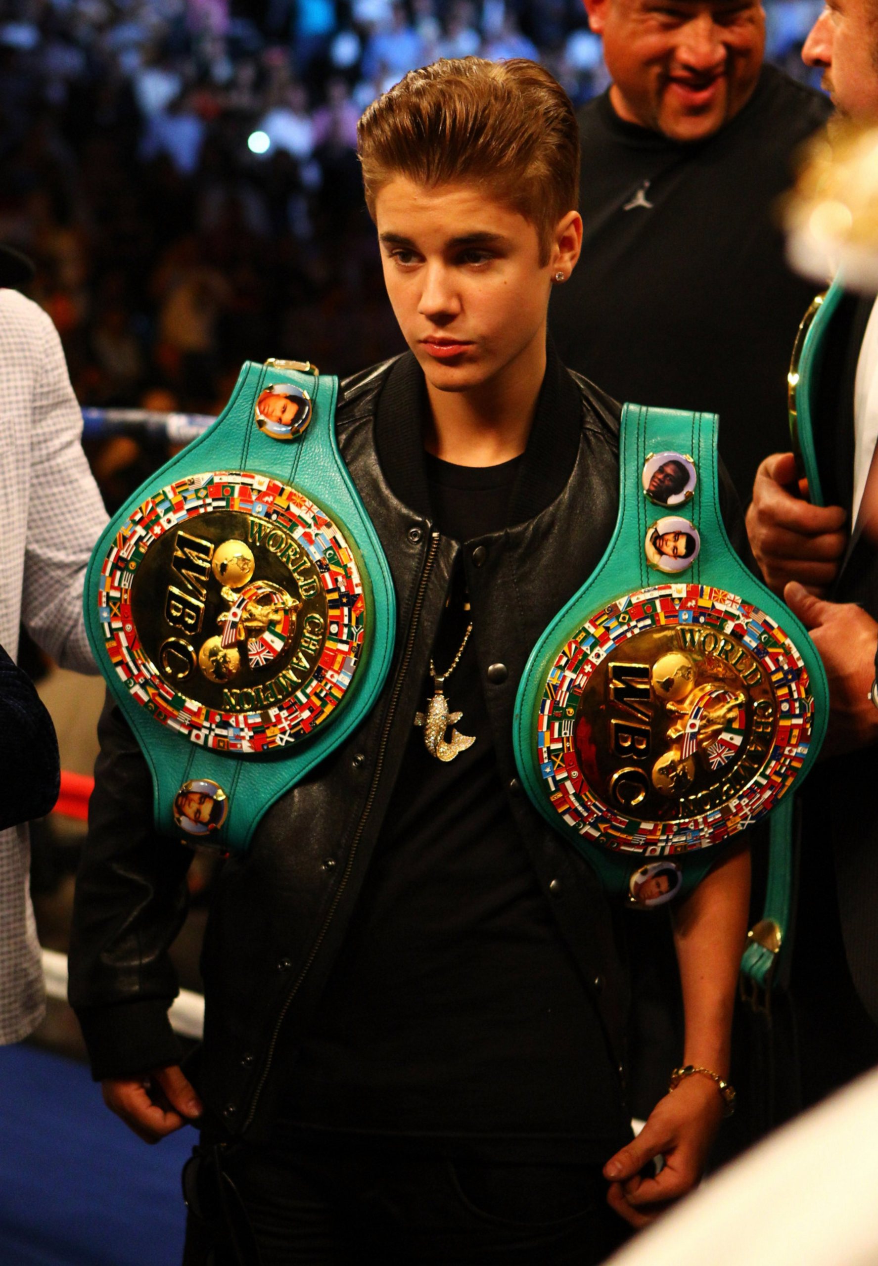 Justin-Bieber-and-50-Cent-at-Mayweather-vs-Cotto-Fight-justin-bieber-30739324-1775-2560